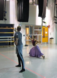 Leanna rehearsing Jardi Tancat with repetiteur Kevin Irving.